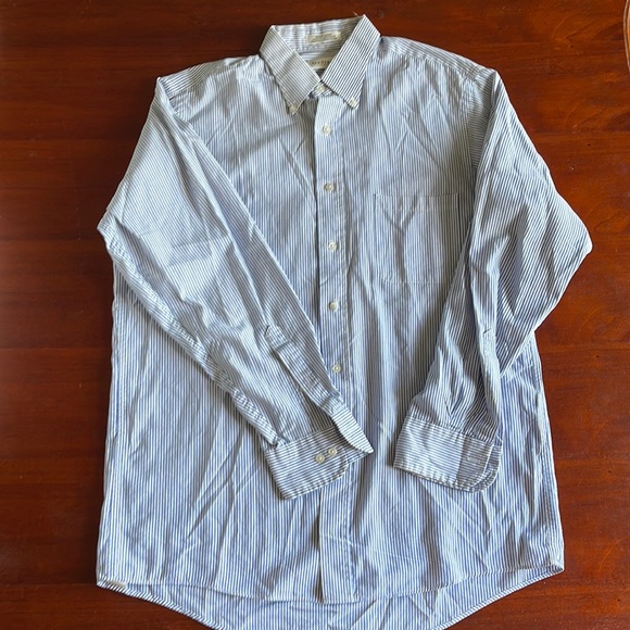 Van Heusen Dress Shirt  Size 16 1/2 34/35 (Large) Blue/White stripe - Picture 2 of 5